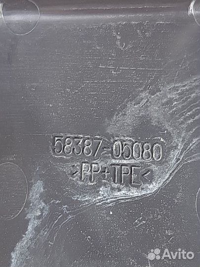 Обшивка багажника Toyota Avensis