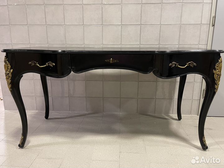 Письменный стол