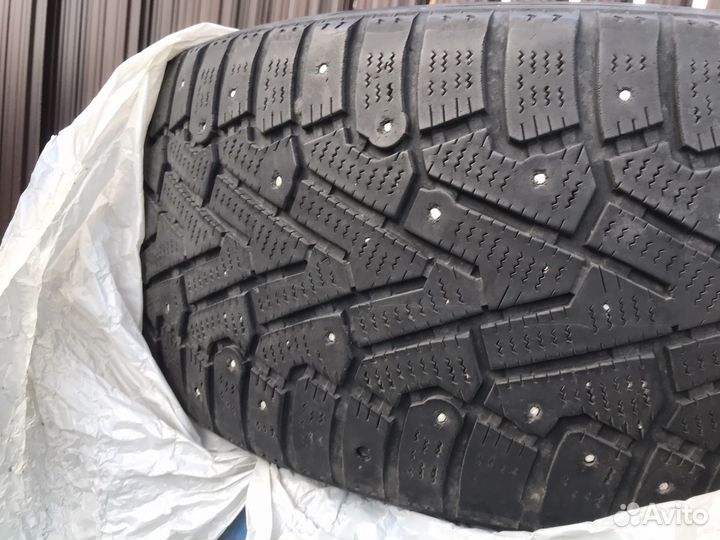 Pirelli Ice Zero 225/45 R18 и 245/40 R18