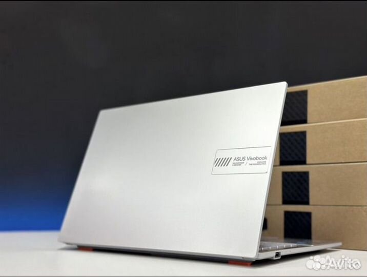 Asus VivoBook 15.6 IPS 8 ядер 8G озу SSD256g
