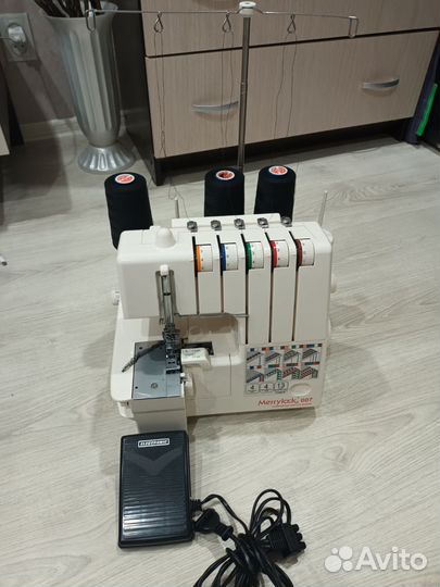 Коверлок merrylock