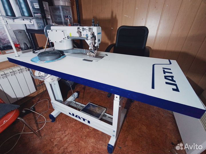 Промышленная швейная машина с шагающей лапкой