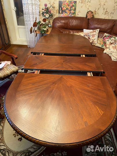 Стол обеденный