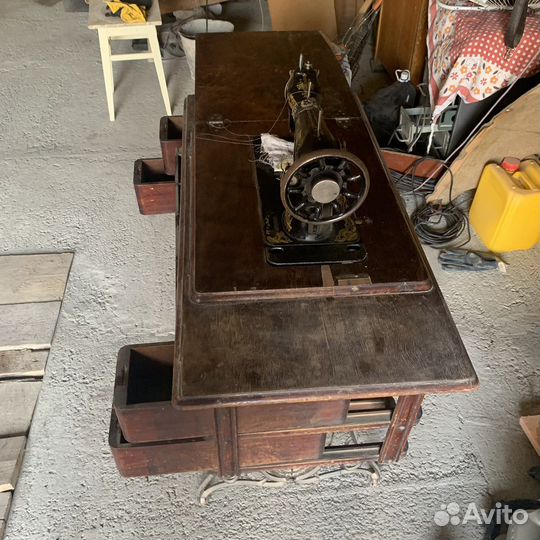 Швейная машина зингер ножная