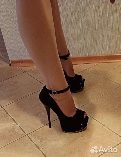 Босоножки жен Gianmarco стрипы чёрные 37размер