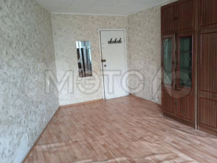 Доля в 2-к. квартире, 67,6 м², 2/5 эт.