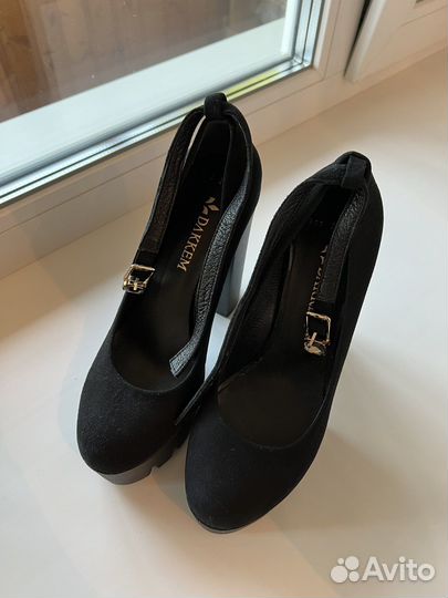 Туфли на ремешках новые