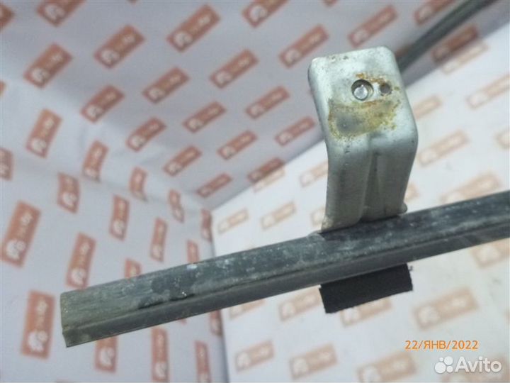 Уплотнительная резинка стекла передняя правая