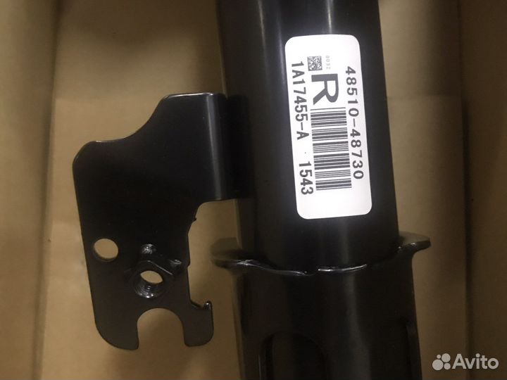 Передние амортизаторы Тойота Highlander 2013-2019