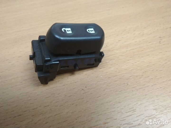 Клавиша центрального замка правая, Cadillac SRX I