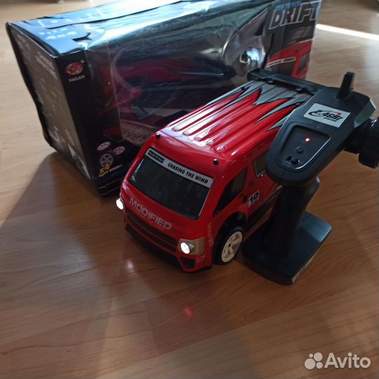 Полный привод машинка 1:16 на пульте 2.4 ггц