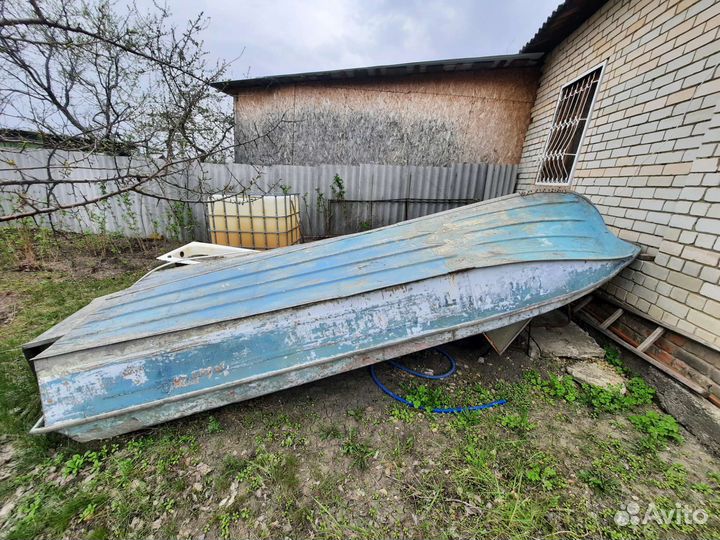 Продаётся лодка