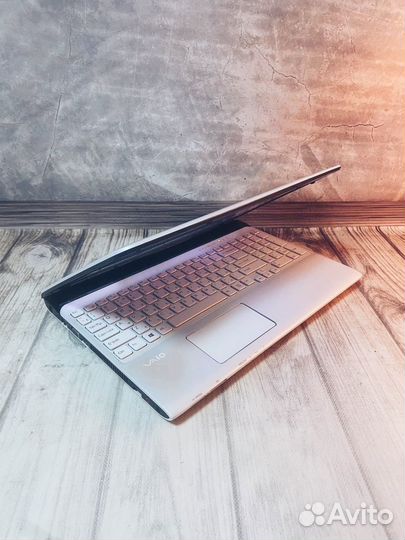 Ноутбук Sony Vaio / Radeon HD 6650m 1gb / 15.6