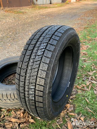 Bridgestone Blizzak Ice 215/45 R17 87