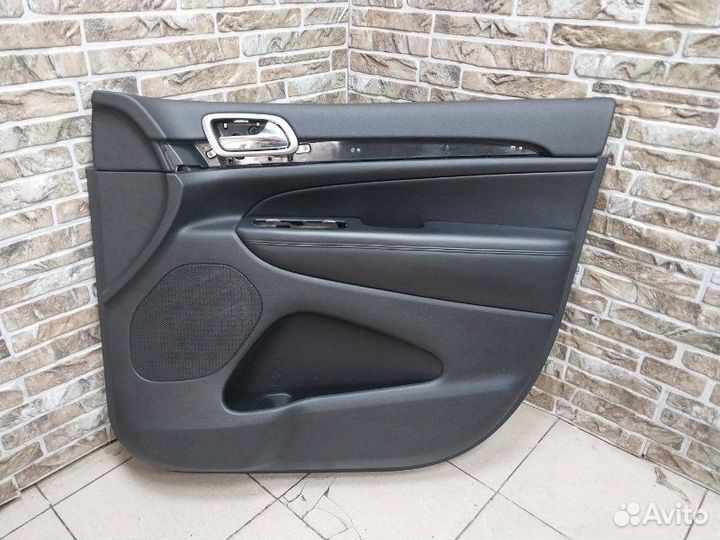Обшивка боковой двери передняя правая Jeep Grand