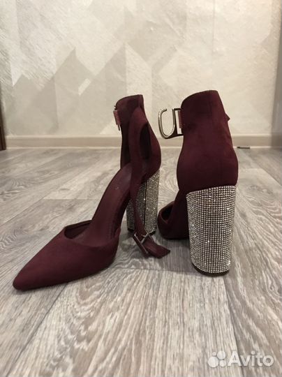 Платье и туфли