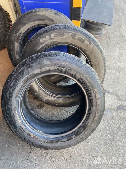 Nexen Roadian 571 235/65 R17 104T