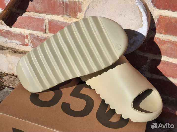 Тапочки Шлепанцы Adidas Yeezy Slide