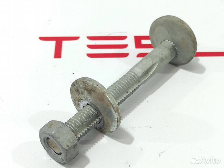 Болт развальный передний Tesla Model S рест. 2018