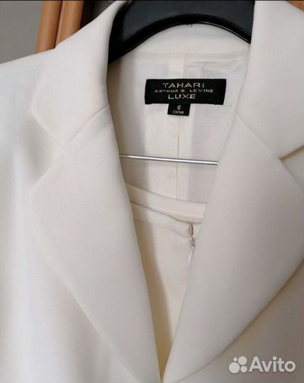Костюм Tahari