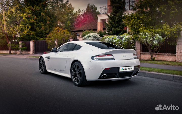 Aston Martin V8 Vantage 4.7 МТ, 2011, 20 280 км