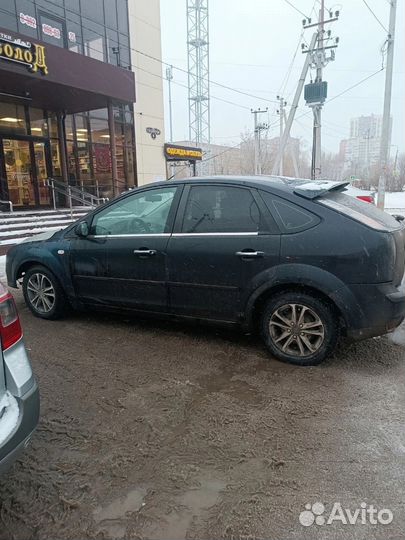 Ford Focus 1.4 МТ, 2006, битый, 150 000 км