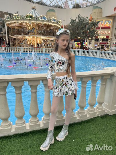 Зеркальный костюм для выступлений и шоу