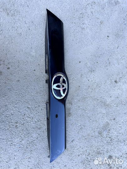 Накладка замка багажника toyota highlander 2014