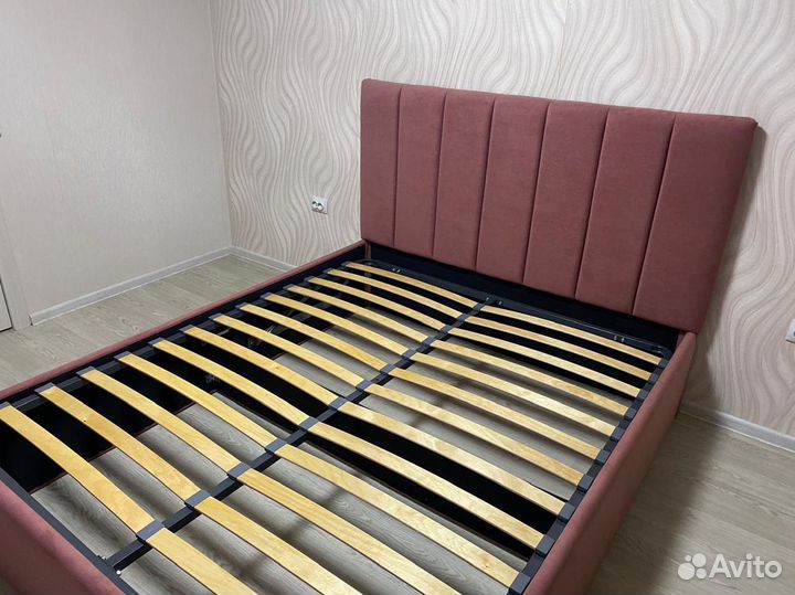 Двуспальная кровать140х200 с ПМ, без дна
