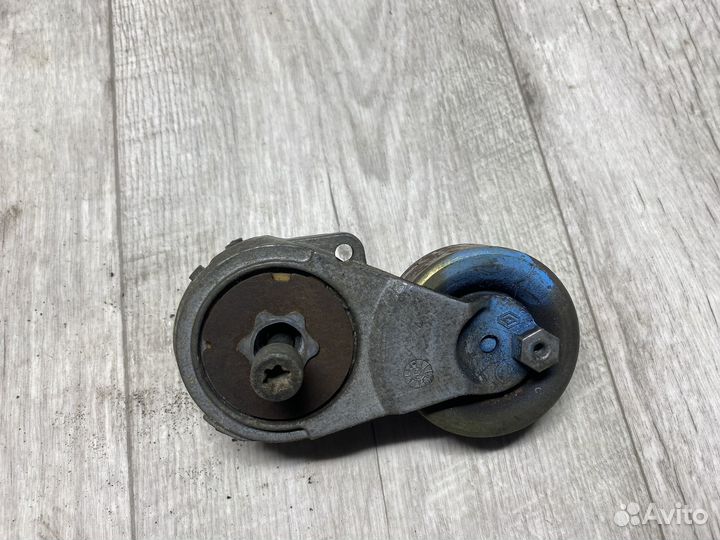 Натяжитель приводного ремня nissan Qashqai X-Trail