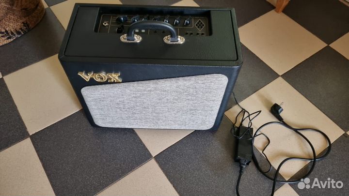 Гитарный ламповый комбоусилитель vox av15