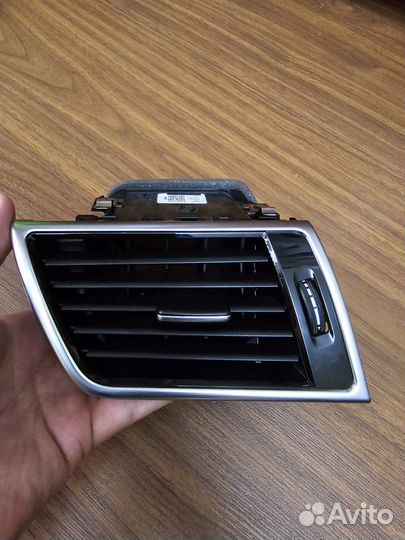 Дефлектор левый Mercedes-Benz