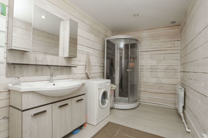 Дом 194,7 м² на участке 7,4 сот.