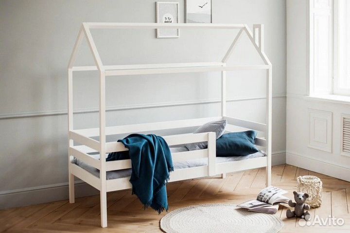 Кроватка из натурального дерева для малыша домик в