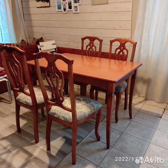 Стол и стулья