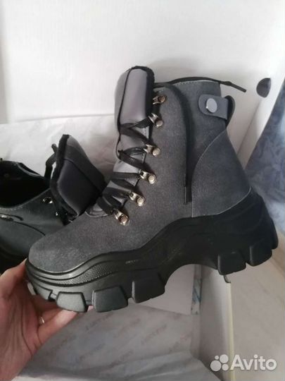 Новые ботинки на 38 рр