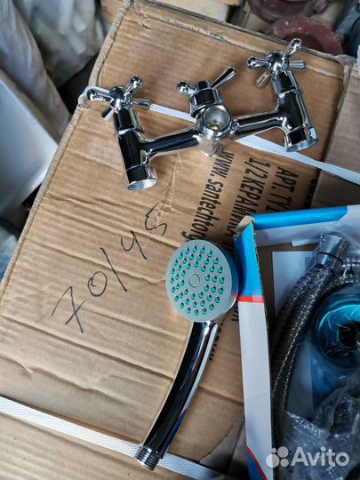 Смеситель для ванны с душем новый