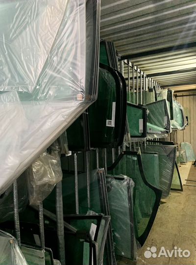 Стекло правое форточка на Bucher CityCat 1000