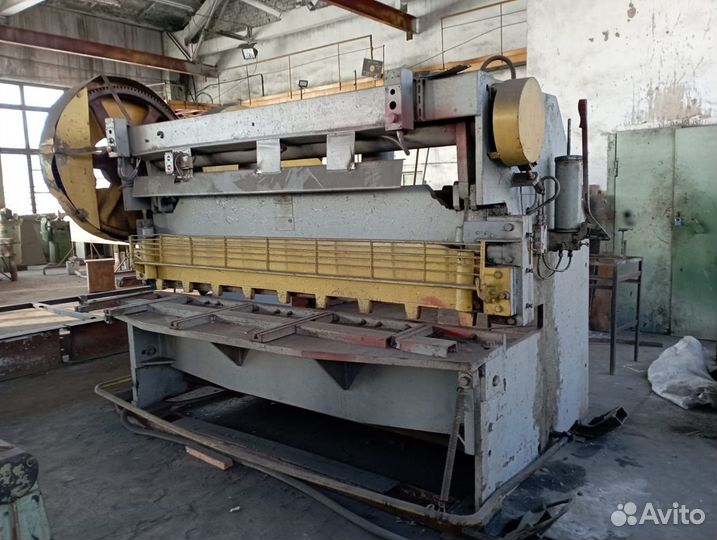 Гильотина HB -3118