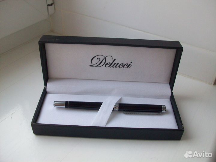 Ручка шариковая Delucci в футляре новая