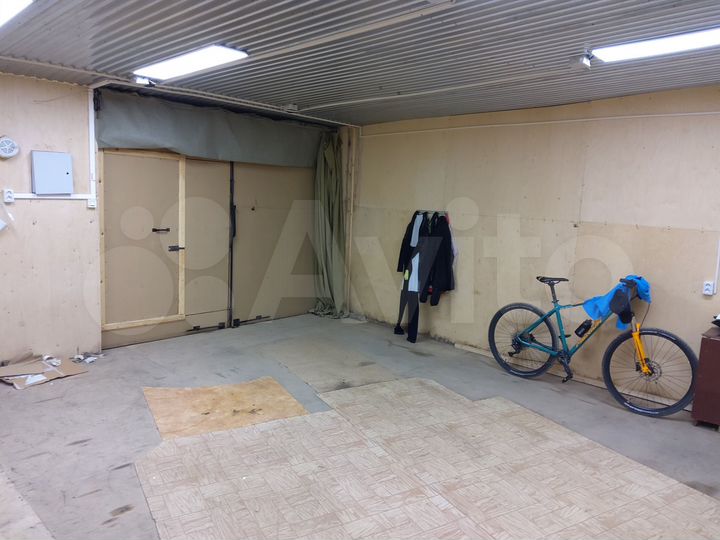 Гараж, > 30 м²