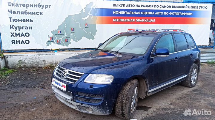 Стекло двери задней правой Volkswagen Touareg 7L08