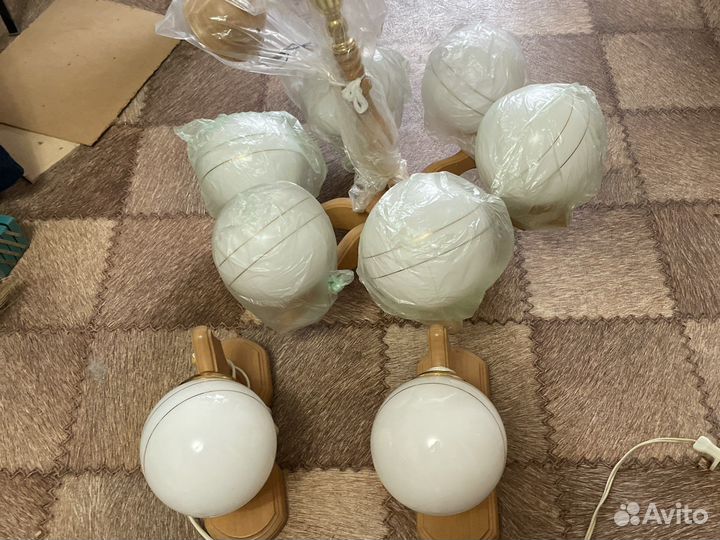 Люстра и две светильника