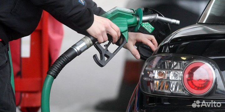 Заправщик Роснефть на АЗС 125/1