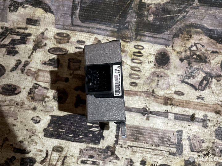 Блок управления бензанасосом Kia Quoris 2015 рест