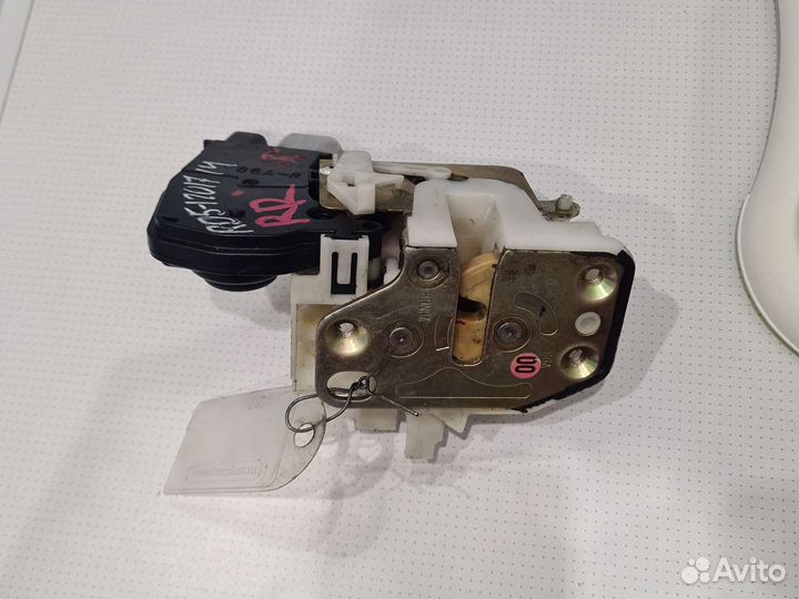 Замок двери задней правой honda fit