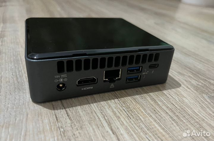 Неттоп Intel NUC i5 Core i5 8259U