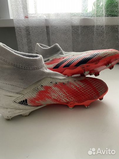 Футбольные бутсы adidas predator