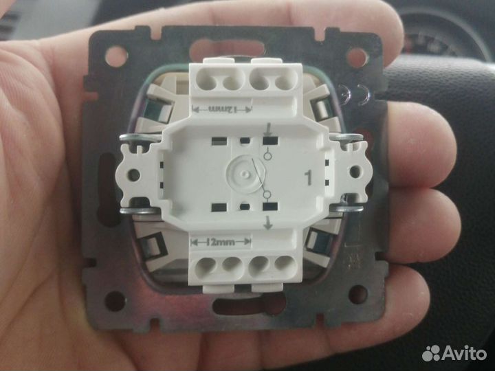 Выключатель legrand valena