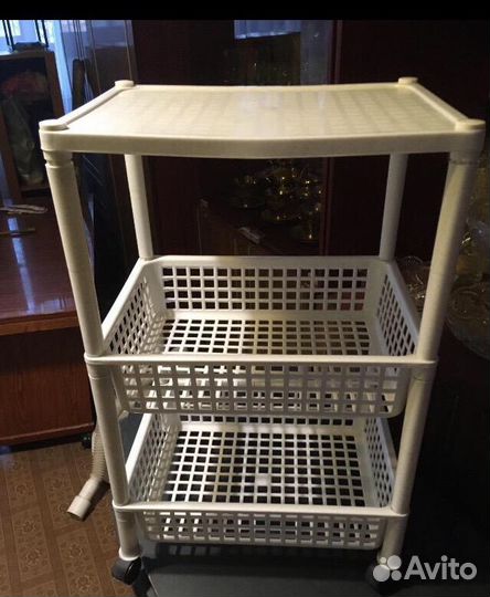 Этажерка на колесиках